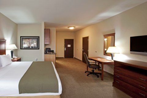 Holiday Express And By Ihg 3* Ada